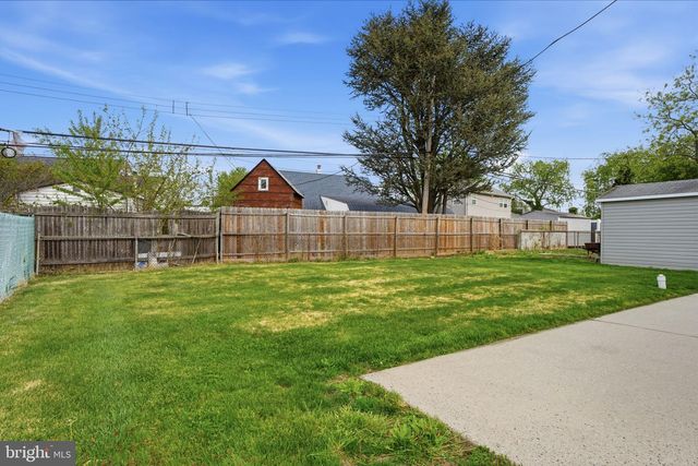 7 WILDFLOWER RD, Levittown, PA 19057