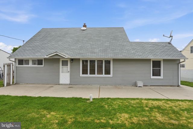 7 WILDFLOWER RD, Levittown, PA 19057