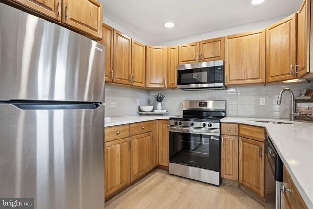 7 WILDFLOWER RD, Levittown, PA 19057