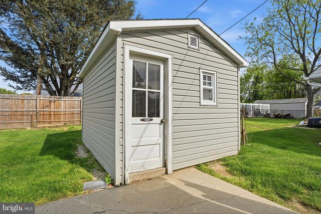 7 WILDFLOWER RD, Levittown, PA 19057