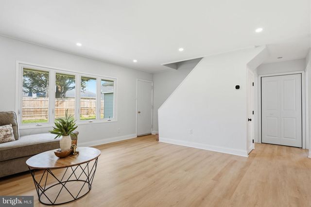 7 WILDFLOWER RD, Levittown, PA 19057