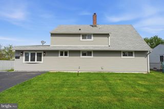 7 WILDFLOWER RD, Levittown, PA 19057