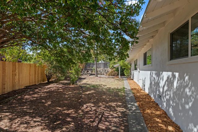 7832 Ahl Way, Fair Oaks, CA 95628