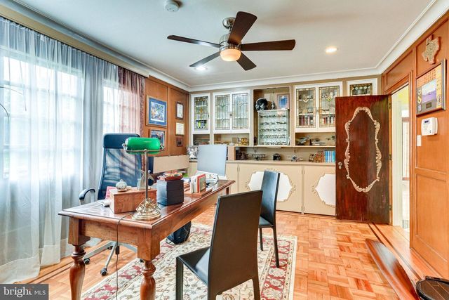 8212 OLD GEORGETOWN RD, Bethesda, MD 20814