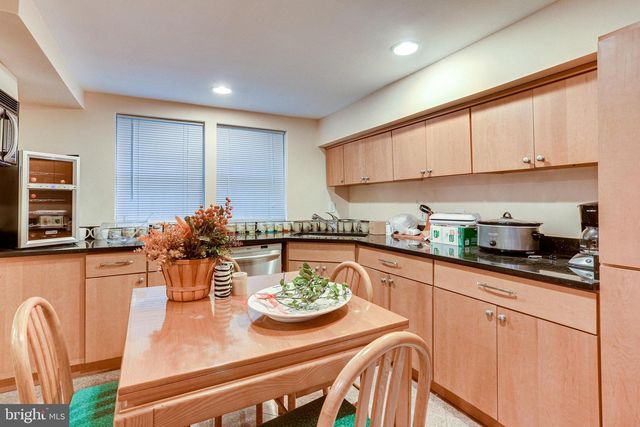 8212 OLD GEORGETOWN RD, Bethesda, MD 20814
