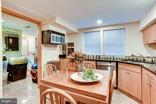 8212 OLD GEORGETOWN RD, Bethesda, MD 20814
