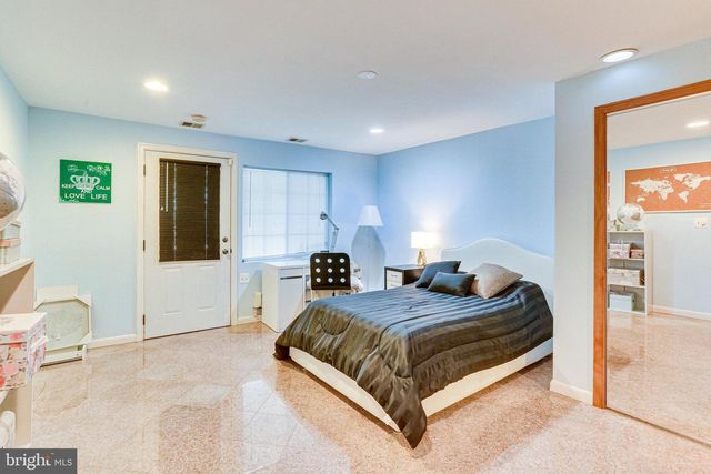 8212 OLD GEORGETOWN RD, Bethesda, MD 20814
