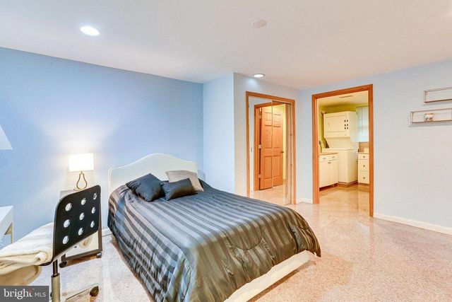 8212 OLD GEORGETOWN RD, Bethesda, MD 20814