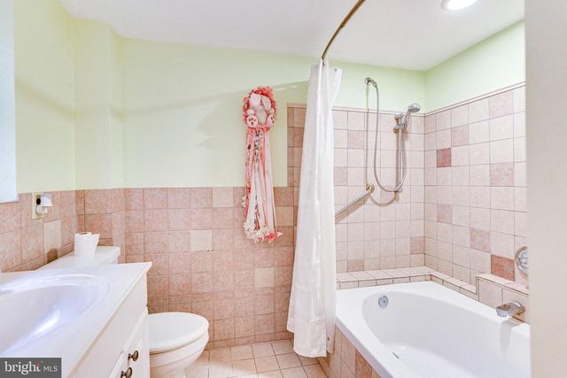 8212 OLD GEORGETOWN RD, Bethesda, MD 20814