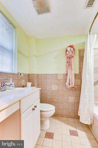 8212 OLD GEORGETOWN RD, Bethesda, MD 20814