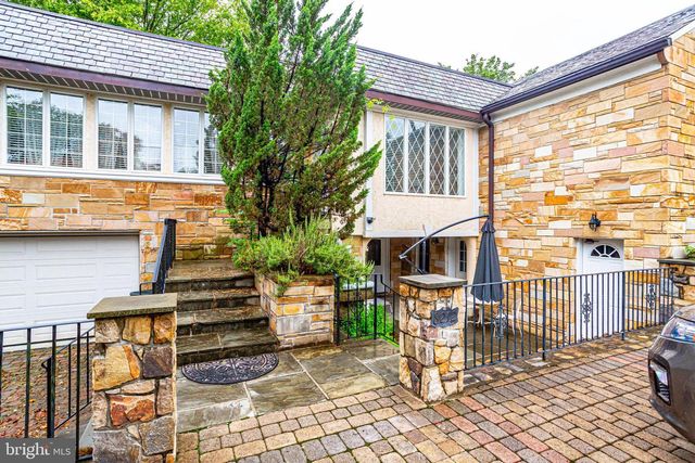 8212 OLD GEORGETOWN RD, Bethesda, MD 20814