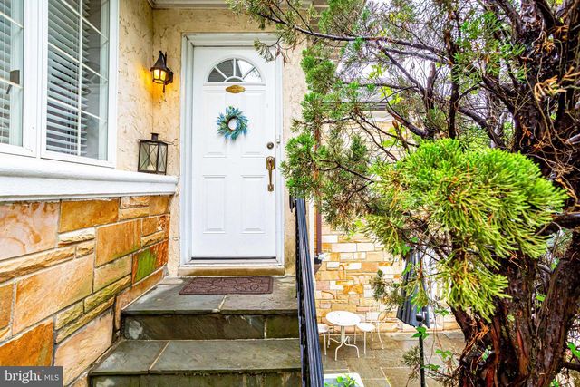 8212 OLD GEORGETOWN RD, Bethesda, MD 20814