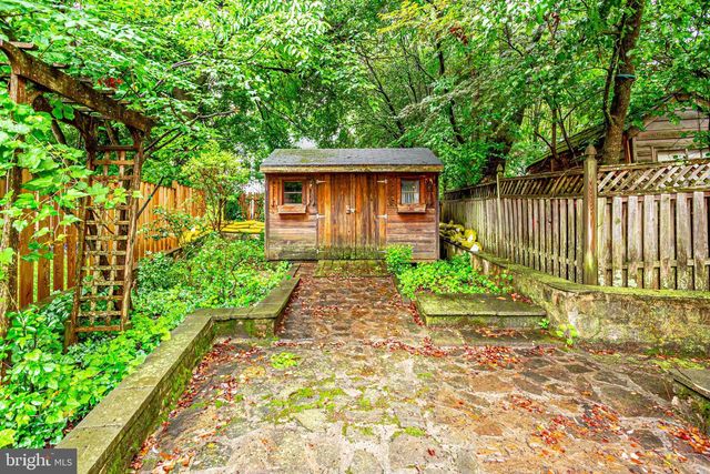 8212 OLD GEORGETOWN RD, Bethesda, MD 20814