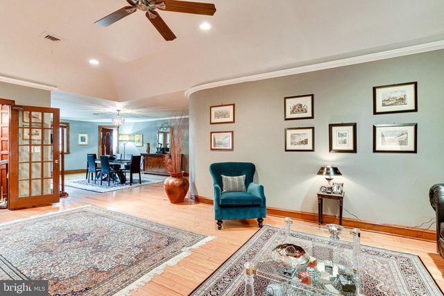 8212 OLD GEORGETOWN RD, Bethesda, MD 20814