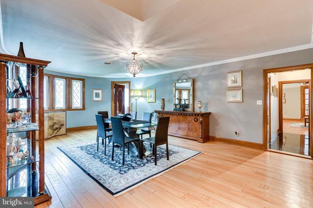 8212 OLD GEORGETOWN RD, Bethesda, MD 20814