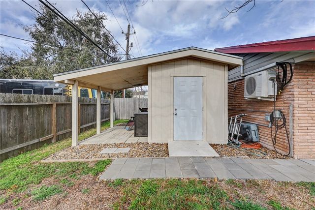 4313 Braggs Dr, Corpus Christi, TX 78413