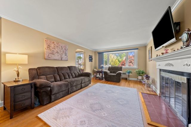 36 Ellis Street, Woburn, MA 01801