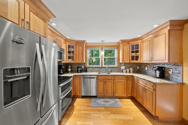 36 Ellis Street, Woburn, MA 01801