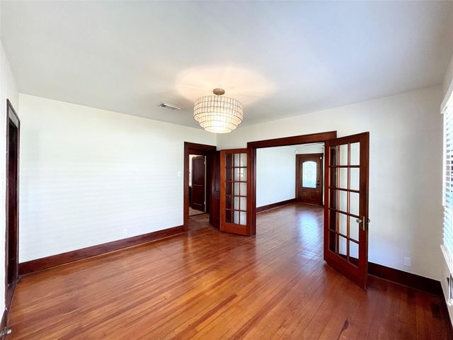 405 E 28th Street, Houston, TX 77008
