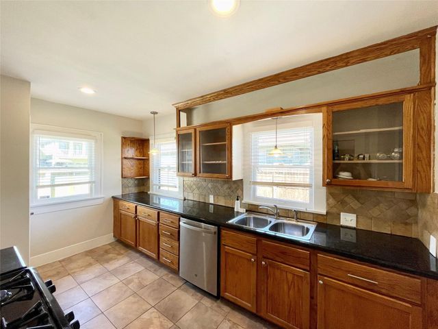 405 E 28th Street, Houston, TX 77008