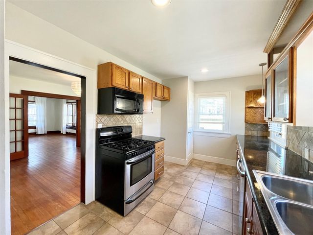 405 E 28th Street, Houston, TX 77008