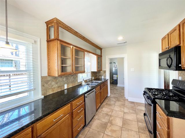 405 E 28th Street, Houston, TX 77008