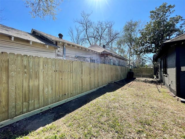 405 E 28th Street, Houston, TX 77008