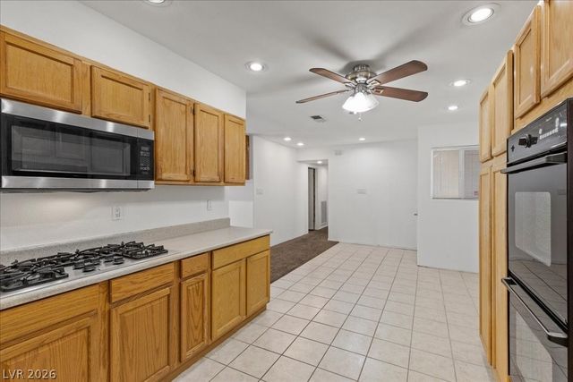 829 Vincent Way, Las Vegas, NV 89145