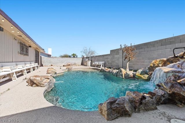 829 Vincent Way, Las Vegas, NV 89145