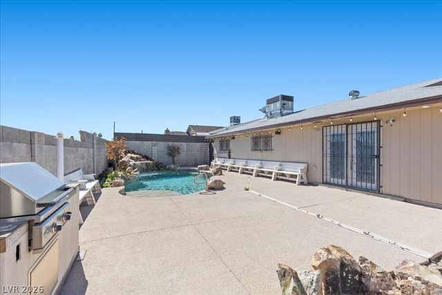 829 Vincent Way, Las Vegas, NV 89145