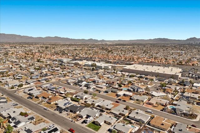 829 Vincent Way, Las Vegas, NV 89145