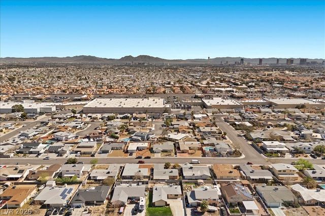 829 Vincent Way, Las Vegas, NV 89145