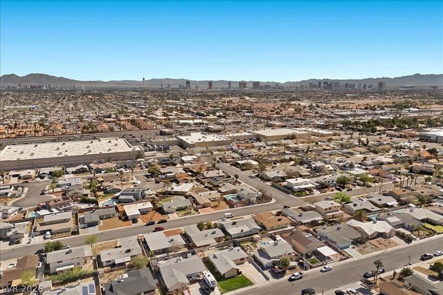 829 Vincent Way, Las Vegas, NV 89145