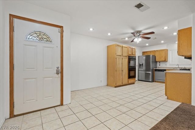 829 Vincent Way, Las Vegas, NV 89145