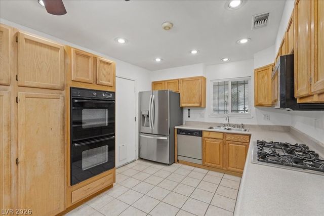 829 Vincent Way, Las Vegas, NV 89145