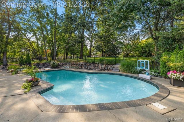4884 Cider Hill Drive, Oakland Charter Township, MI 48306