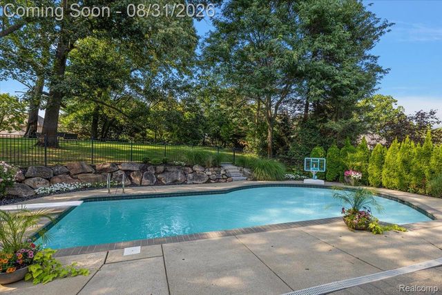 4884 Cider Hill Drive, Oakland Charter Township, MI 48306