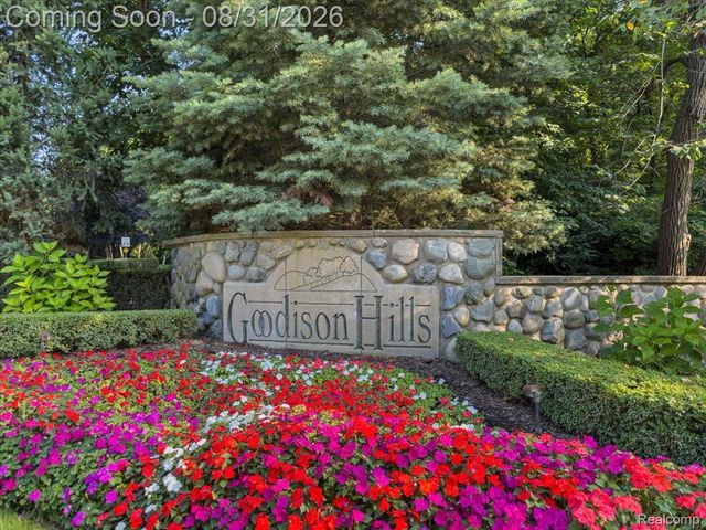 4884 Cider Hill Drive, Oakland Charter Township, MI 48306