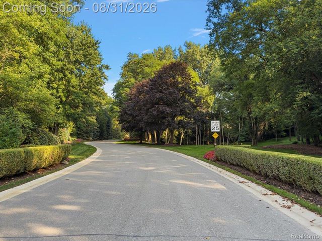 4884 Cider Hill Drive, Oakland Charter Township, MI 48306