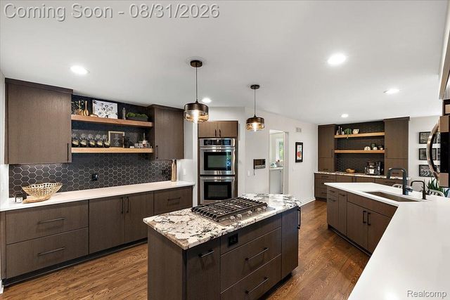 4884 Cider Hill Drive, Oakland Charter Township, MI 48306