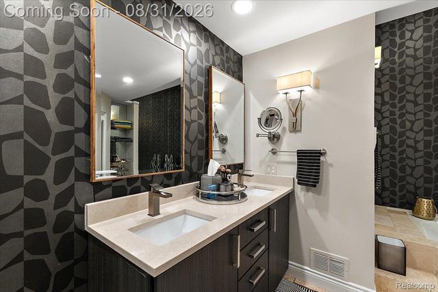 4884 Cider Hill Drive, Oakland Charter Township, MI 48306