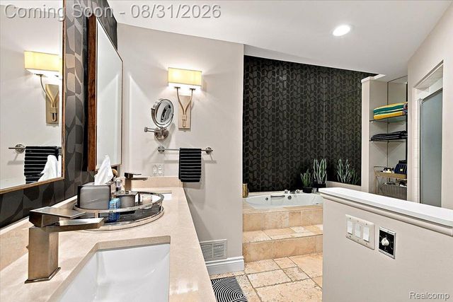 4884 Cider Hill Drive, Oakland Charter Township, MI 48306