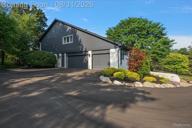 4884 Cider Hill Drive, Oakland Charter Township, MI 48306