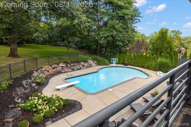 4884 Cider Hill Drive, Oakland Charter Township, MI 48306
