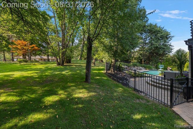 4884 Cider Hill Drive, Oakland Charter Township, MI 48306