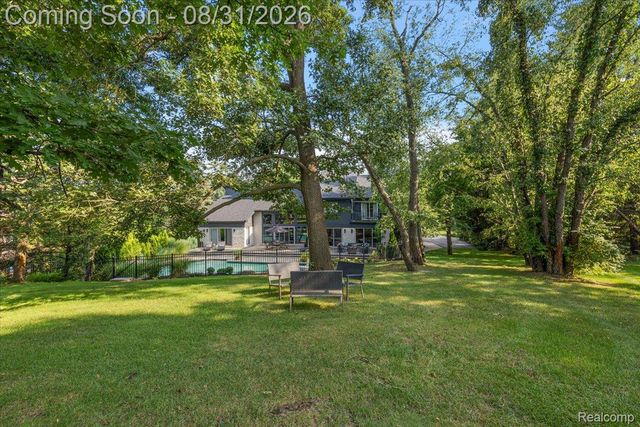 4884 Cider Hill Drive, Oakland Charter Township, MI 48306