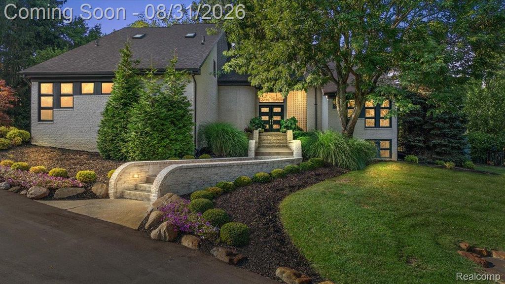 4884 Cider Hill Drive, Oakland Charter Township, MI 48306