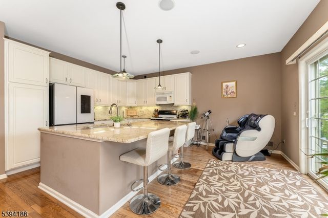 18 La Costa Dr, Clinton Twp., NJ 08801