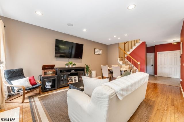 18 La Costa Dr, Clinton Twp., NJ 08801