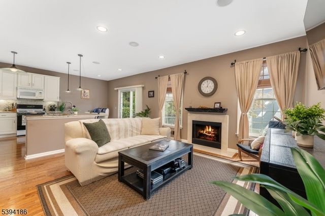 18 La Costa Dr, Clinton Twp., NJ 08801